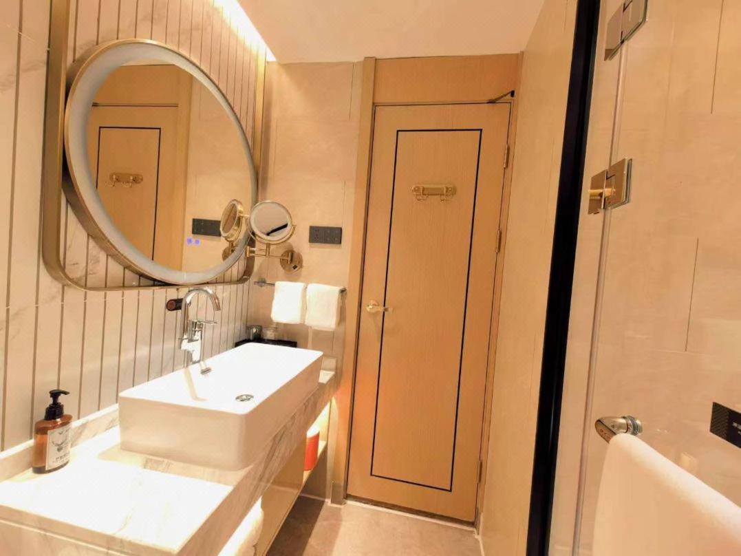 Vienna International Hotel Shenzhen Shuibei ภายนอก รูปภาพ
